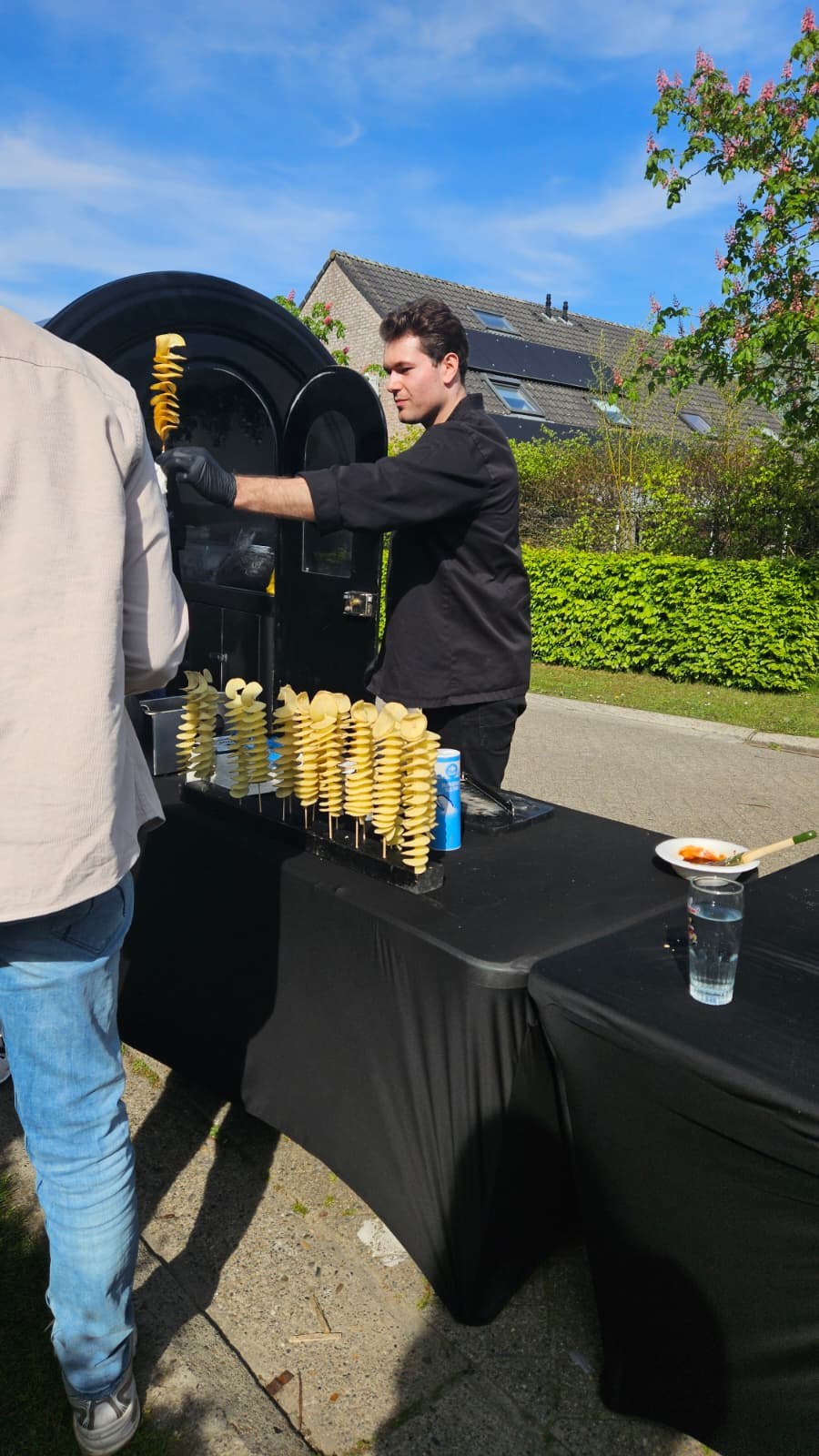 Twister-aardappel machine met krullende spiesjes